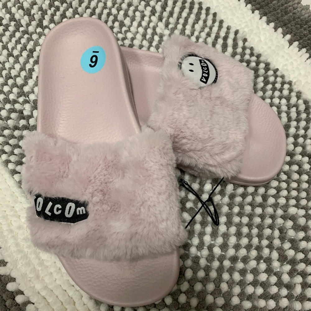 VOLCOM Slides w/faux fur